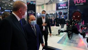 Cumhurbaşkanı Erdoğan, uçan araba TUSİ'yi inceledi