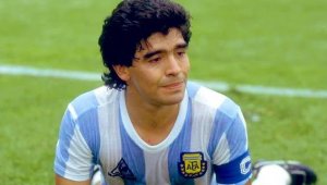 Diego Maradona hayatını kaybetti