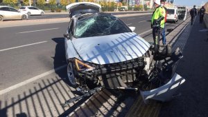 Direksiyon hakimiyetini kaybetti, metrelerce takla attı