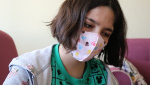 Diyaliz hastası Azra, doktor olup çocukları tedavi etmek istiyor