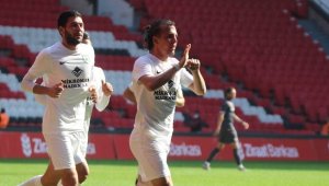 Enkazdan kurtarılma anı Muğlaspor'un gol sevincine yansıdı