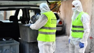 Evinde Covid tedavisi görenlere Büyükşehir'den yemek