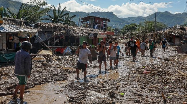 Filipinler'i vuran tayfunda ölü sayısı 42'ye yükseldi