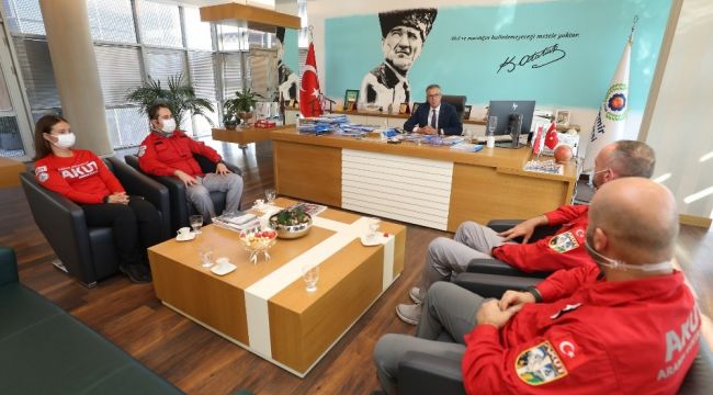 Gaziemir'de AKUT gönüllülerini duygulandıran sürpriz