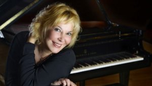 Gülsin Onay, AKUT için çalacak