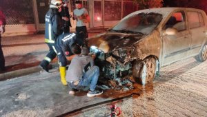 İçinde üç kişinin bulunduğu otomobil seyir halinde alev aldı
