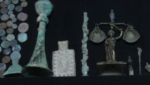 İlk tıp diploması tarihi eser Adana'da ele geçirildi