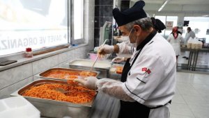 İlkadım'dan evlerde izolasyonda olanlara sıcak yemek