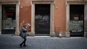 İtalya'da son 24 saatte Covid-19 nedeniyle 699 kişi öldü