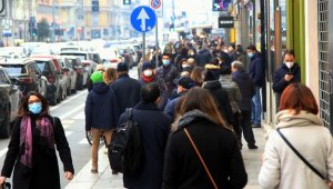 İtalya'da son 24 saatte Covid-19'a bağlı 541 ölüm