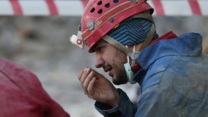 Arama kurtarma personelinin gözyaşları