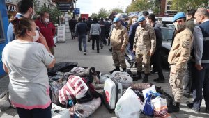 İzmir'de hasarlı binalardan tahliyeler devam ediyor