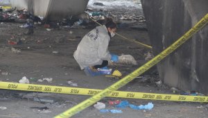 İzmir'de viyadük altında yanmış ceset bulundu