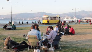 Kafe ve restoranlar kapandı, vatandaş sahile koştu