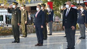 Karabağlar'da Ata için saygı durdu