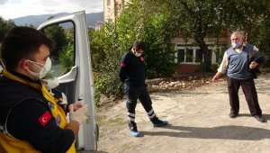 Karantinasının ikinci gününde süt satmaya çıktı