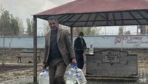 Kars'ta mahalle çeşmesi geleneği sürüyor