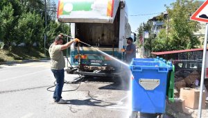 Kartepe'de çöp konteynerleri Covid-19'a karşı temizleniyor