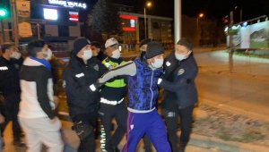 Kısıtlamada sokağa çıktılar, 20 bin TL ceza yediler