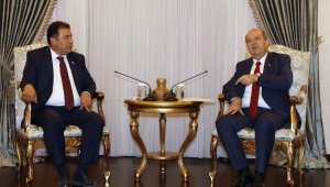 KKTC Cumhurbaşkanı Tatar, hükümet kurma görevini Saner'e verdi