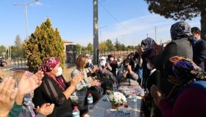 Köylü kadınların Vali sevgisi