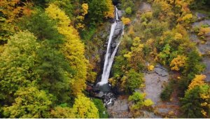 Küreklidere Şelalesi'nde sonbahar güzelliği