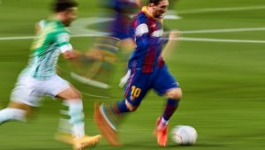 Messi girdi, Barcelona coştu