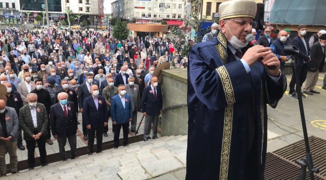 Mesut Yılmaz için Rize'de gıyabi cenaze namazı 