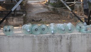 Mezarlıkta yüksek gerilim hattında akıma kapılarak öldü