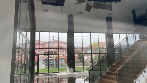 Millet Bahçesinde yeni yapılan yapının tavanı çöktü