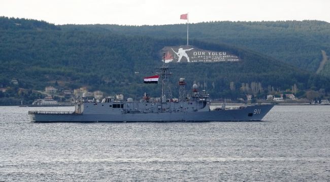 Mısır savaş gemileri Çanakkale Boğazı'ndan geçti