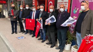 Mut'ta Türk bayrağı ve Atatürk posteri dağıtıldı