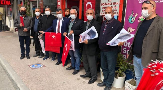 Mut'ta Türk bayrağı ve Atatürk posteri dağıtıldı