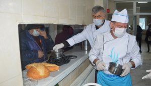 Niksar Belediyesi Aşevi her gün 450 kişiye sıcak yemek sağlıyor