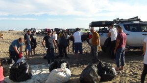 Off Road üyeleri caretta carettaların yuvalama alanını temizledi