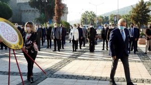 Öğretmenler Günü Çeşme'de törenle kutlandı