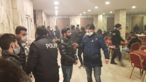 Okey oynatan 2 işletme ve oynayan 70 kişiye ceza