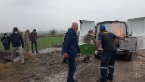 Öldürdüğü arkadaşlarıyla fotoğraf çektirmiş