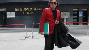 Önce türkü söyledi, sonra uyardı