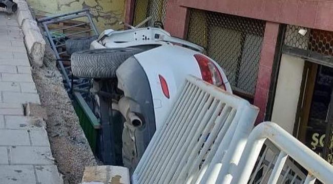 Otomobil bahçede sıkıştı!