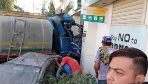 Pakistan'da su tankeri bankaya çarptı: 1 ölü, 7 yaralı