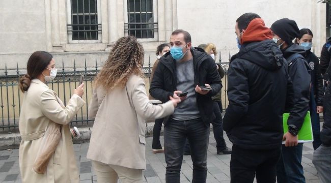 Polise "Kapa çeneni" diyen kadın turistler gözaltında