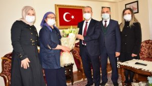 Şehit Aybüke öğretmenin annesini yalnız bırakmadılar