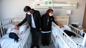 Siyam ikizlerinin tedavisi devam ediyor