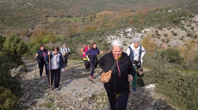 Spor yaparak, doğayı keşfediyorlar