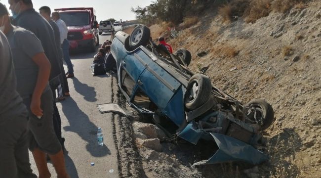 Tarsus'ta otomobil takla attı: 6 yaralı