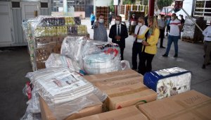 Tarsus'tan İzmir'e 6 TIR'lık yardım 