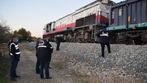 Trenin çarptığı kadın hayatını kaybetti