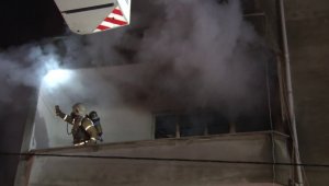 Yangında mahsur kalan 8 kişiyi itfaiye kurtardı