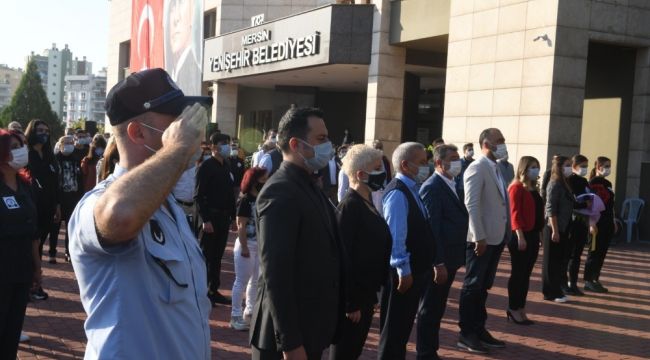 Yenişehir'de belediye personeli Ata'sını andı